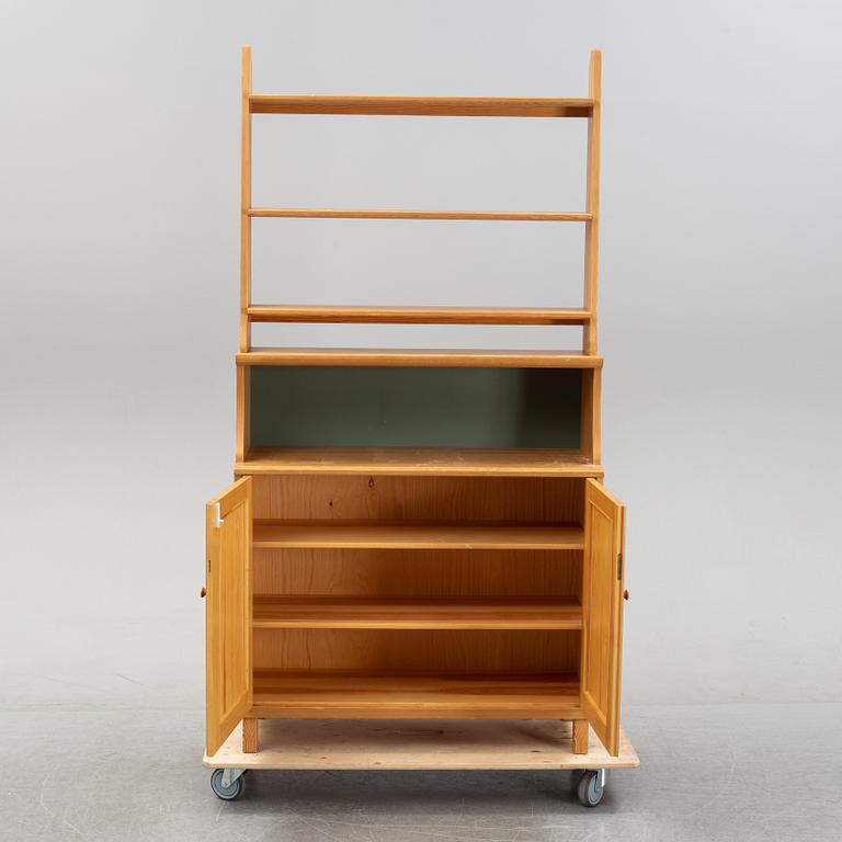 Carl Malmsten, a pinewood 'Visingsö' bookcase/cabinet, second half of the 20th Century.