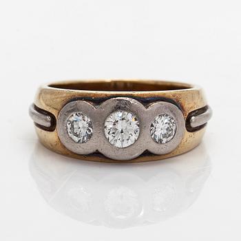 Ring, briljantslipade diamanter, 14K guld, Norge.