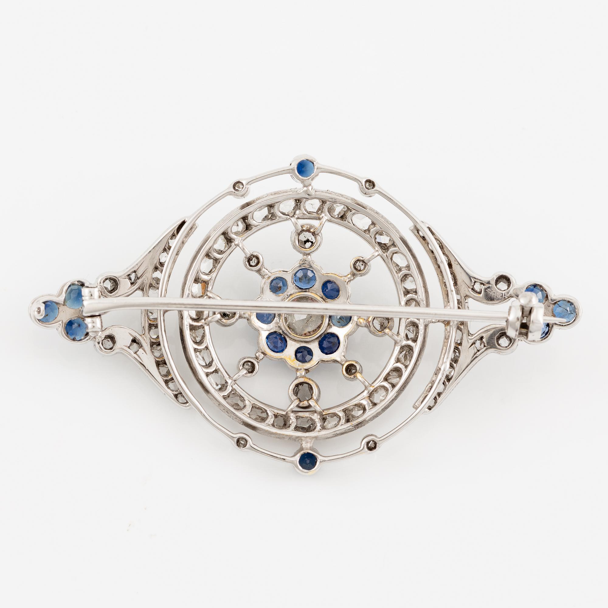 Brosch 14K vitguld med safirer och gammalslipad- och rosenslipade diamanter.