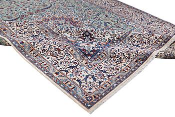A carpet, Nain, part silk, 9 laa, circa 383 x 294 cm.