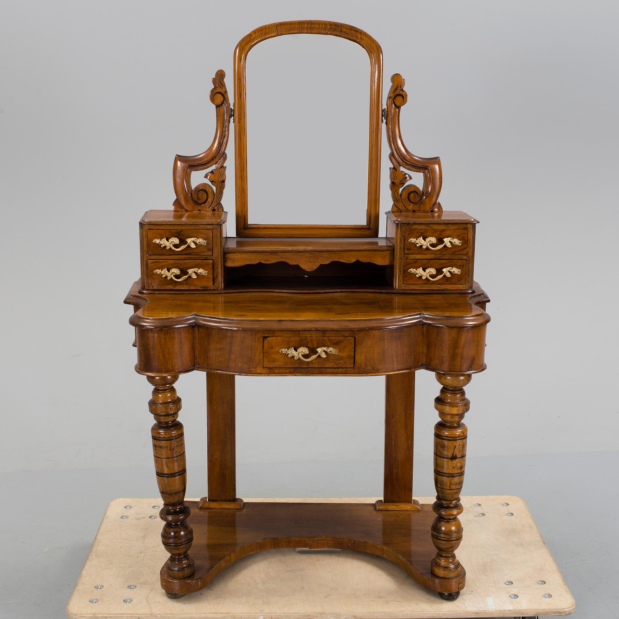 TOALETTBORD, 1800-talets andra hälft.