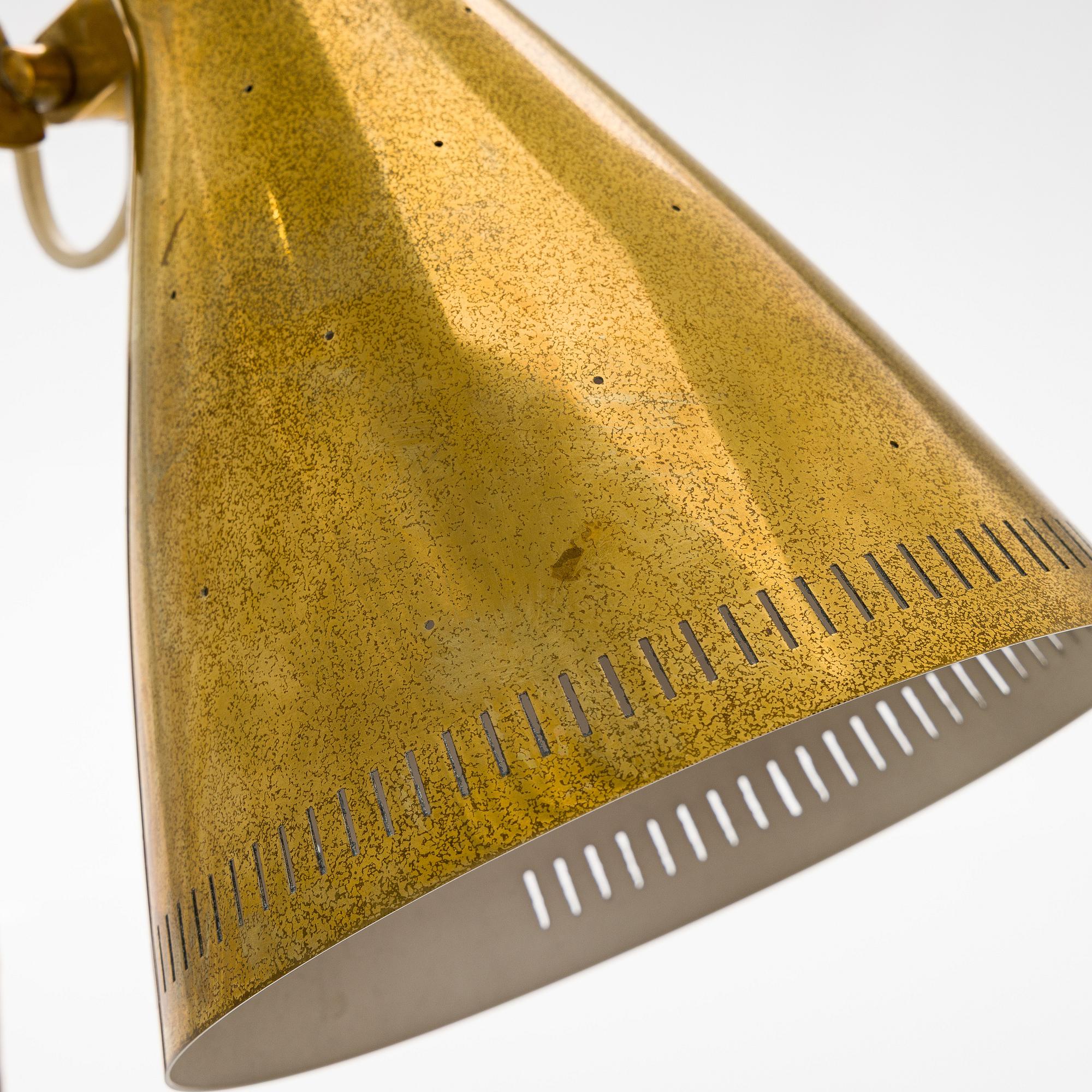 Paavo Tynell, a mid-20th century '9224' table lamp for Taito Finland.
