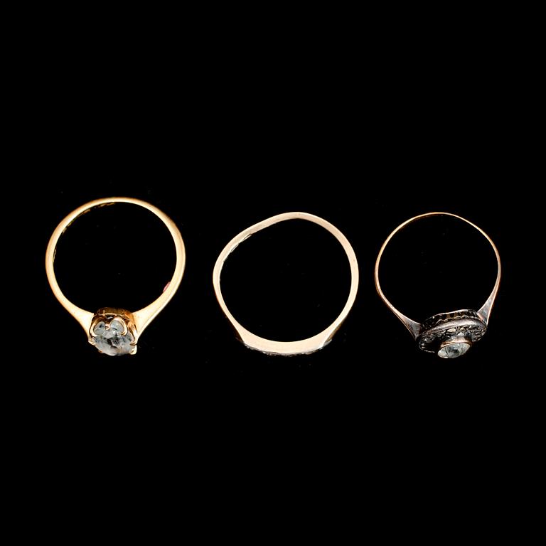 RINGAR, 3 st, 18 k guld, med vita stenar och markasiter. Total vikt ca 6 gram.