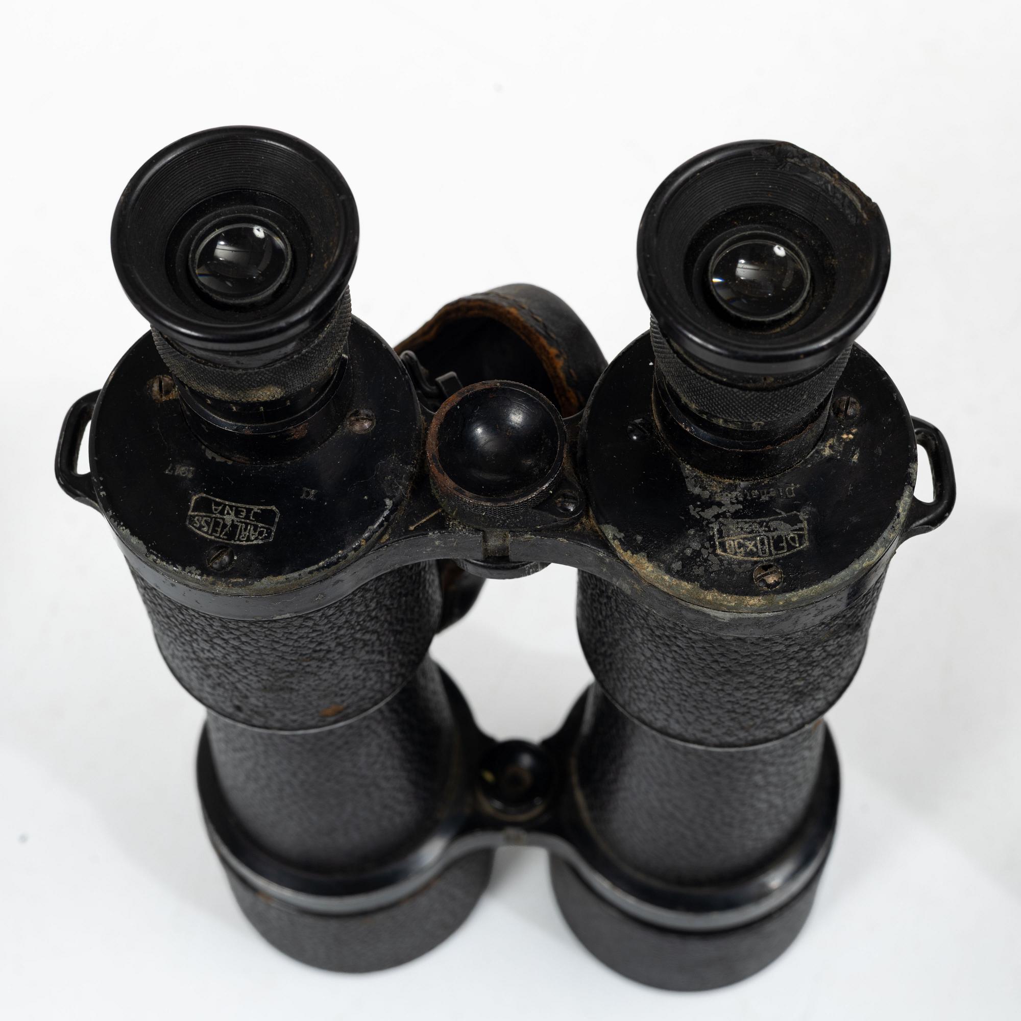 Kikare 2 st, Carl Zeiss Jena DE 10x50 samt en fransk 1800-talskikare.