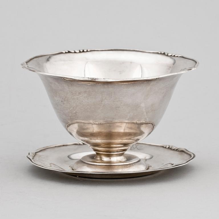 SÅSSKÅL MED FAT, silver. WA Bolin, Stockholm 1931. Vikt ca 160 gram.