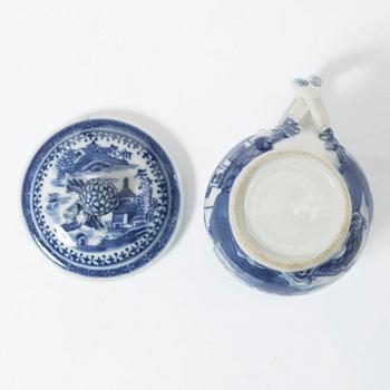 Cremkoppar med lock, sex stycken, kompaniporslin, Kina, Qingdynastin, 1700-talets senare del.