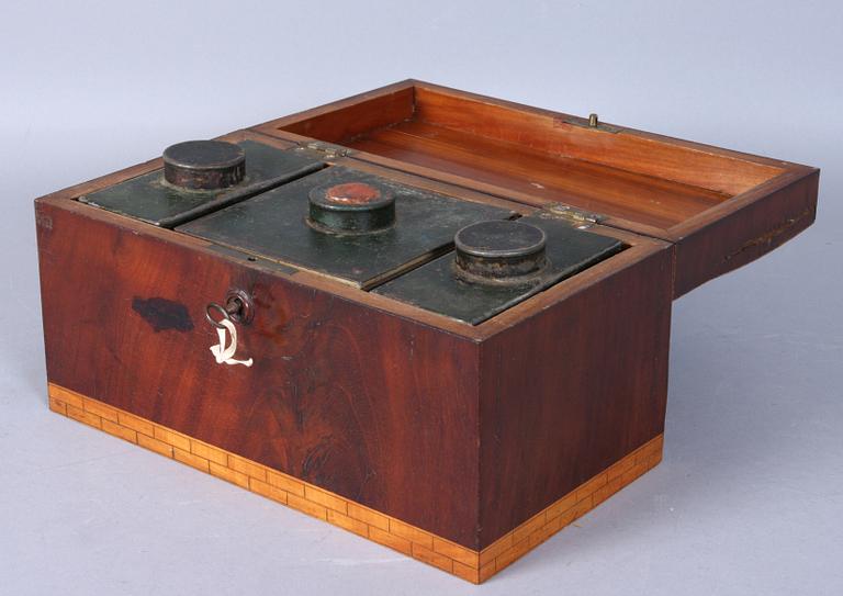 TEDOSOR, 2 st samt SCHATULL, 1800/1900-tal.