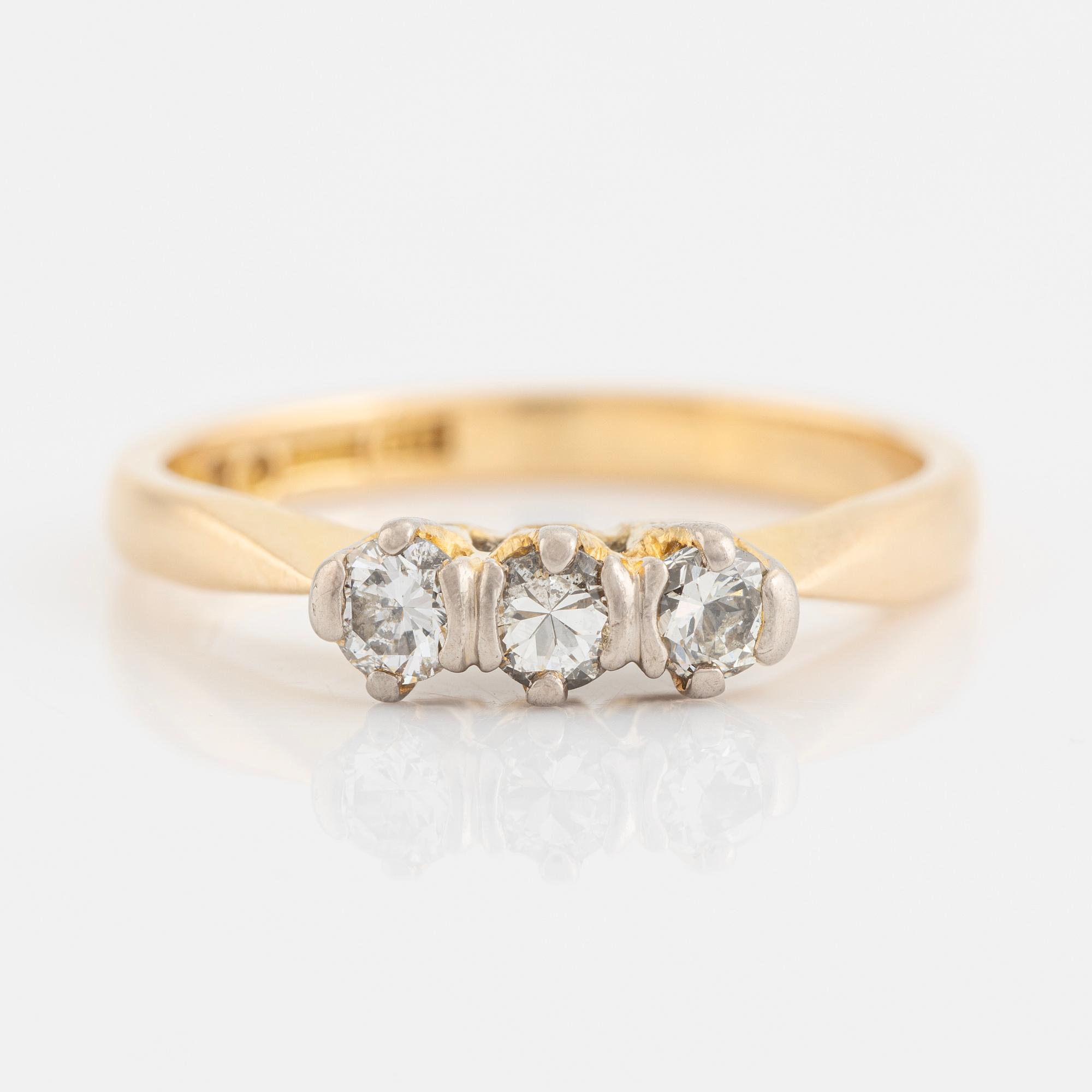 Ring, with three brilliant-cut diamonds.