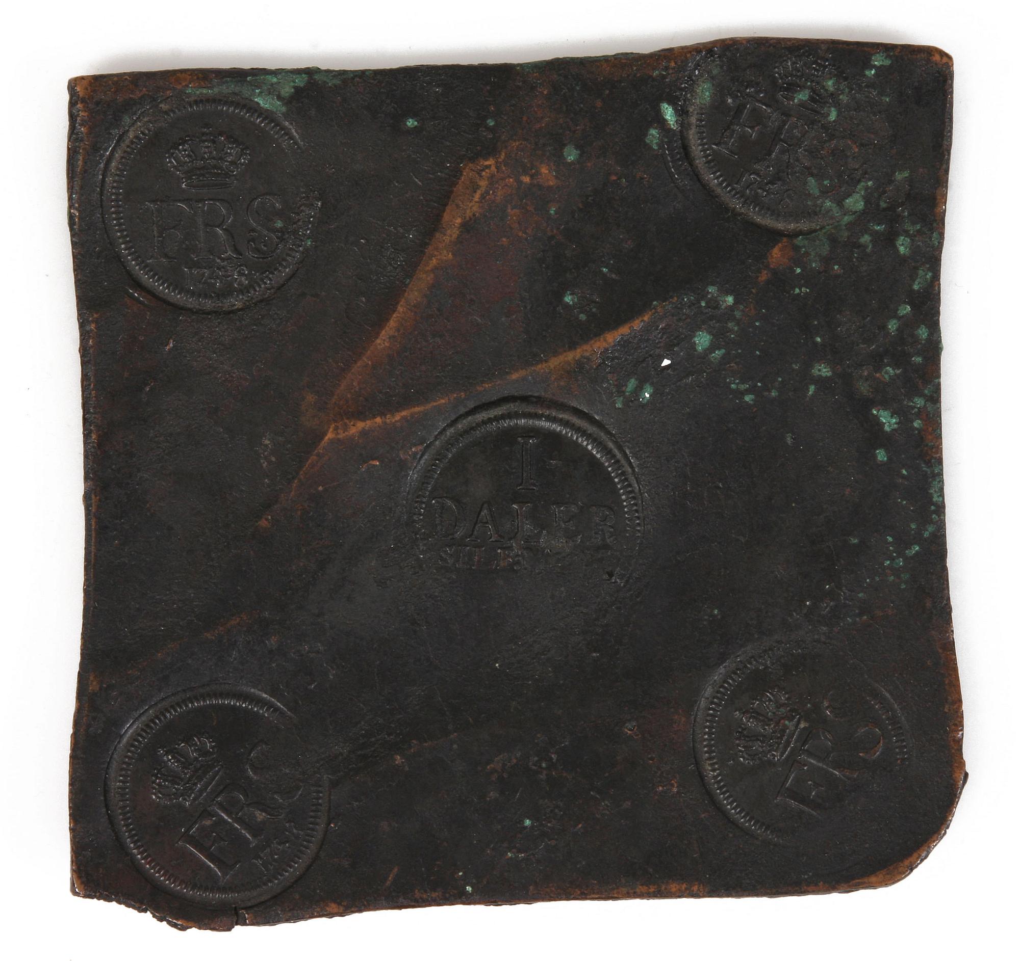 PLÅTMYNT, koppar, 1 daler, Fredrik 1, 1748.