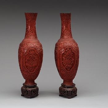 A pair of red lacquer vases, late Qing dynasty.