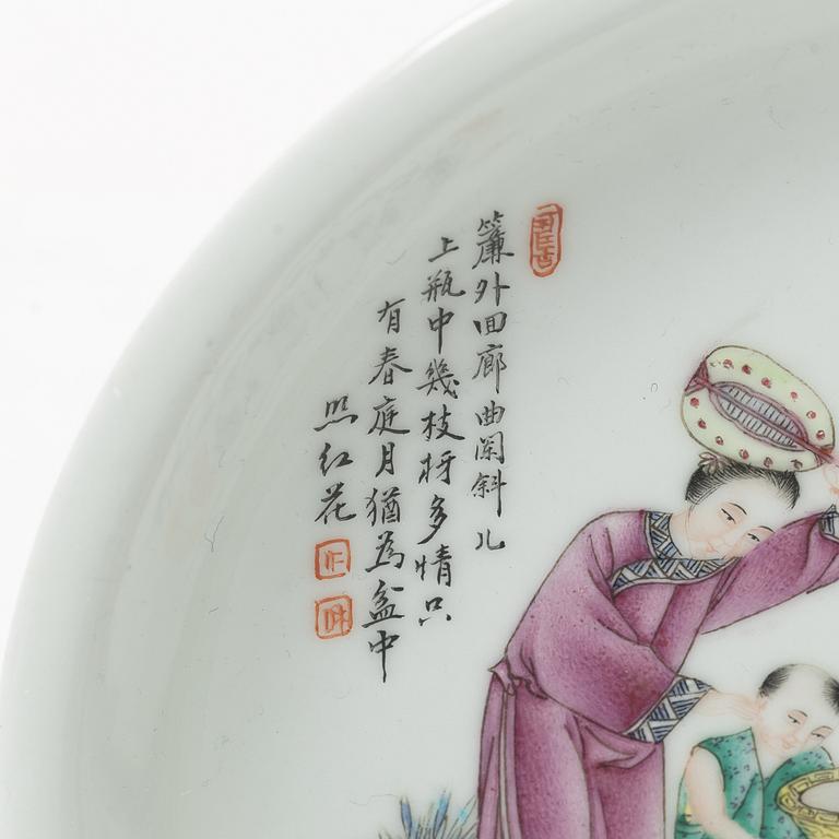 Skålar, två stycken samt skålfat, porslin, Kina, 1900-tal.