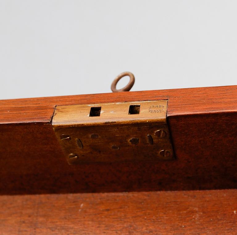 SKRIVPULPET, s k davenport, England, 1900-talets andra hälft.