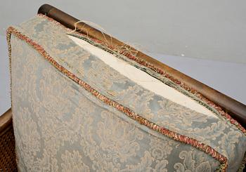 FÅTÖLJER, Chippendalestil, omkring 1900-talets mitt.