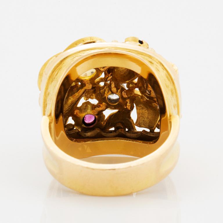 Ring, 18K guld med pärlor, månsten, safir och briljantslipade diamanter.