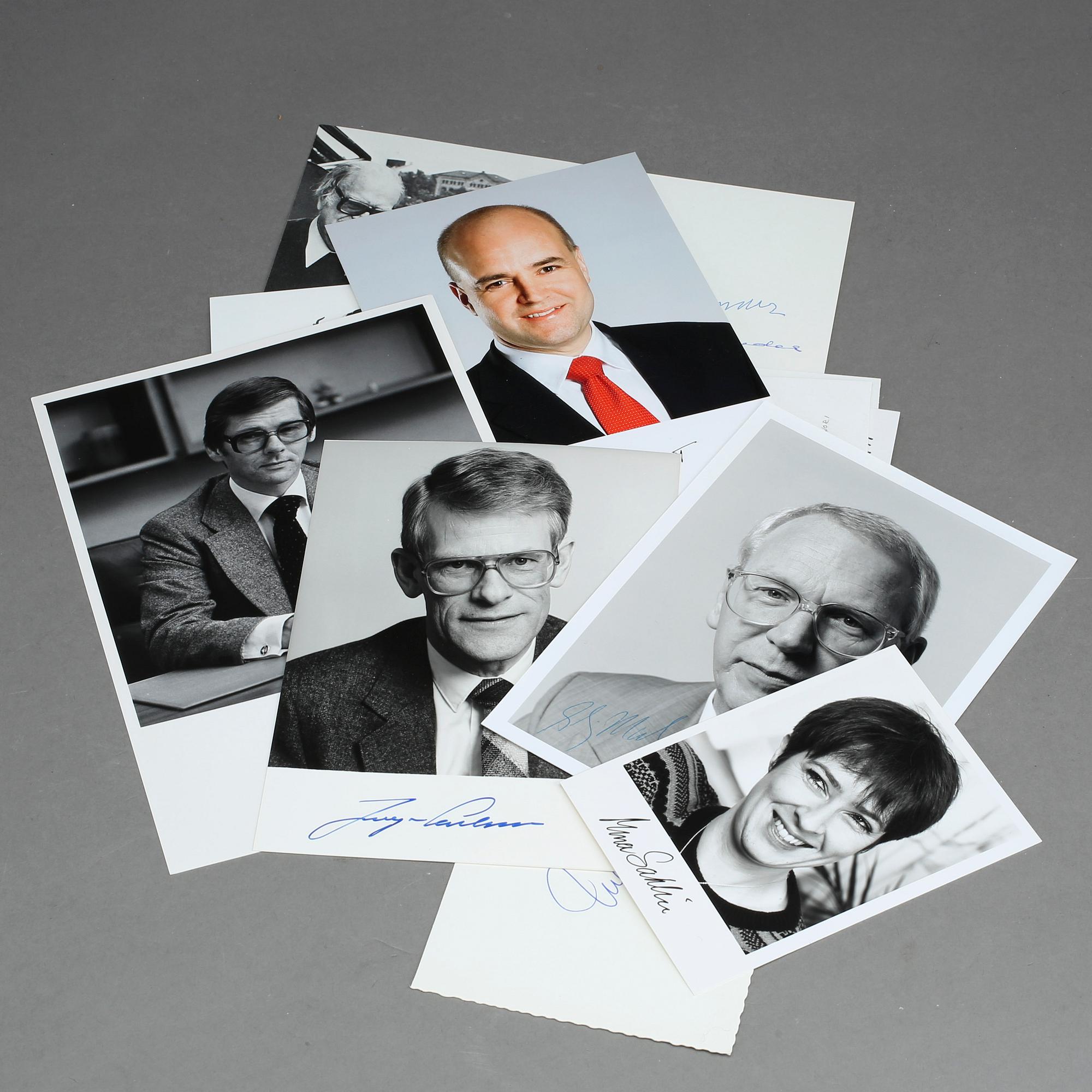POLITIKERAUTOGRAFER, 35 st, bla Tage och Aina Erlander, Ola Ullsten, Ingvar Carlsson, Fredrik Reinfeldt, Carl Bildt.