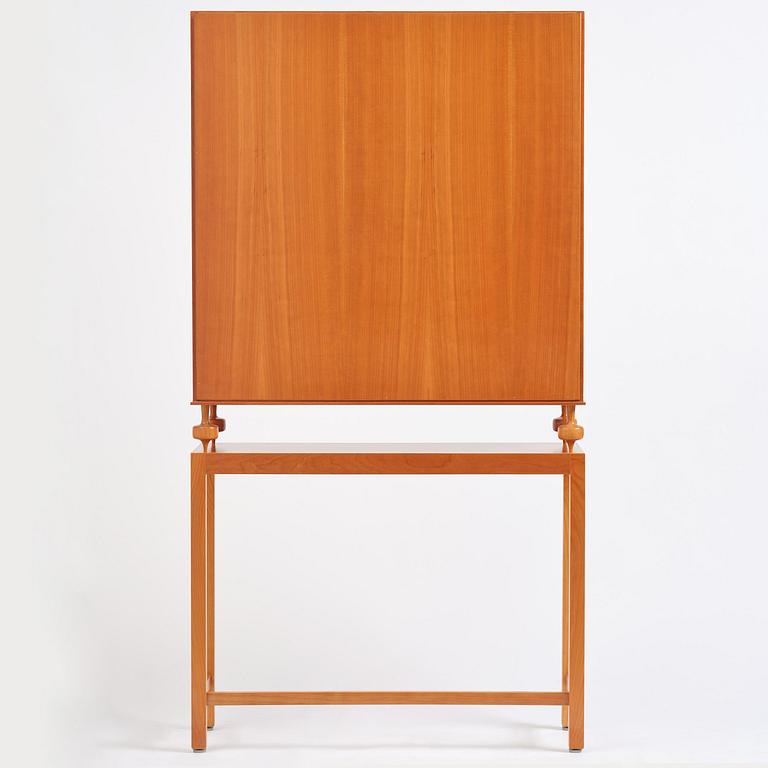 Josef Frank, a display cabinet model B 2077, Firma Svenskt Tenn, ca 2001.