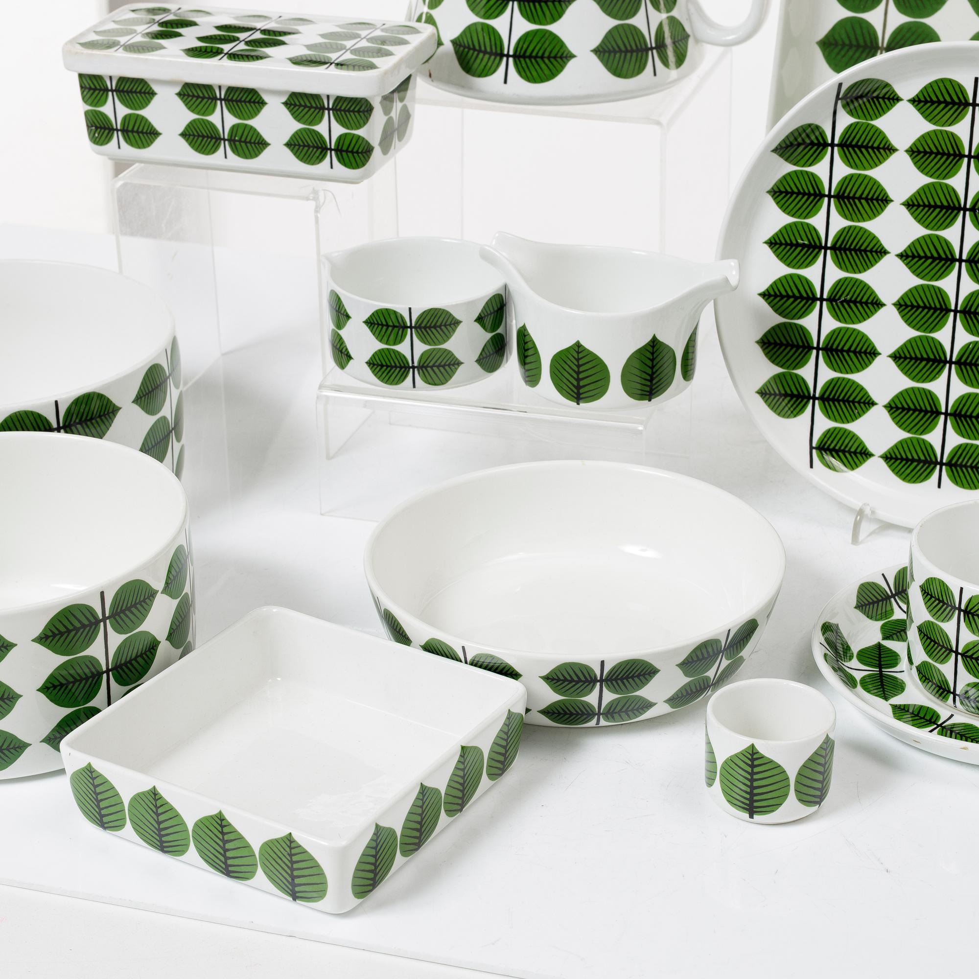 Stig Lindberg, a 77 pieces bone china and stoneware service, "Berså", Gustavsberg.
