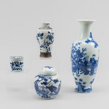 Two blue and white vases, a jar and a box with cover, China, late Qing dynasty.