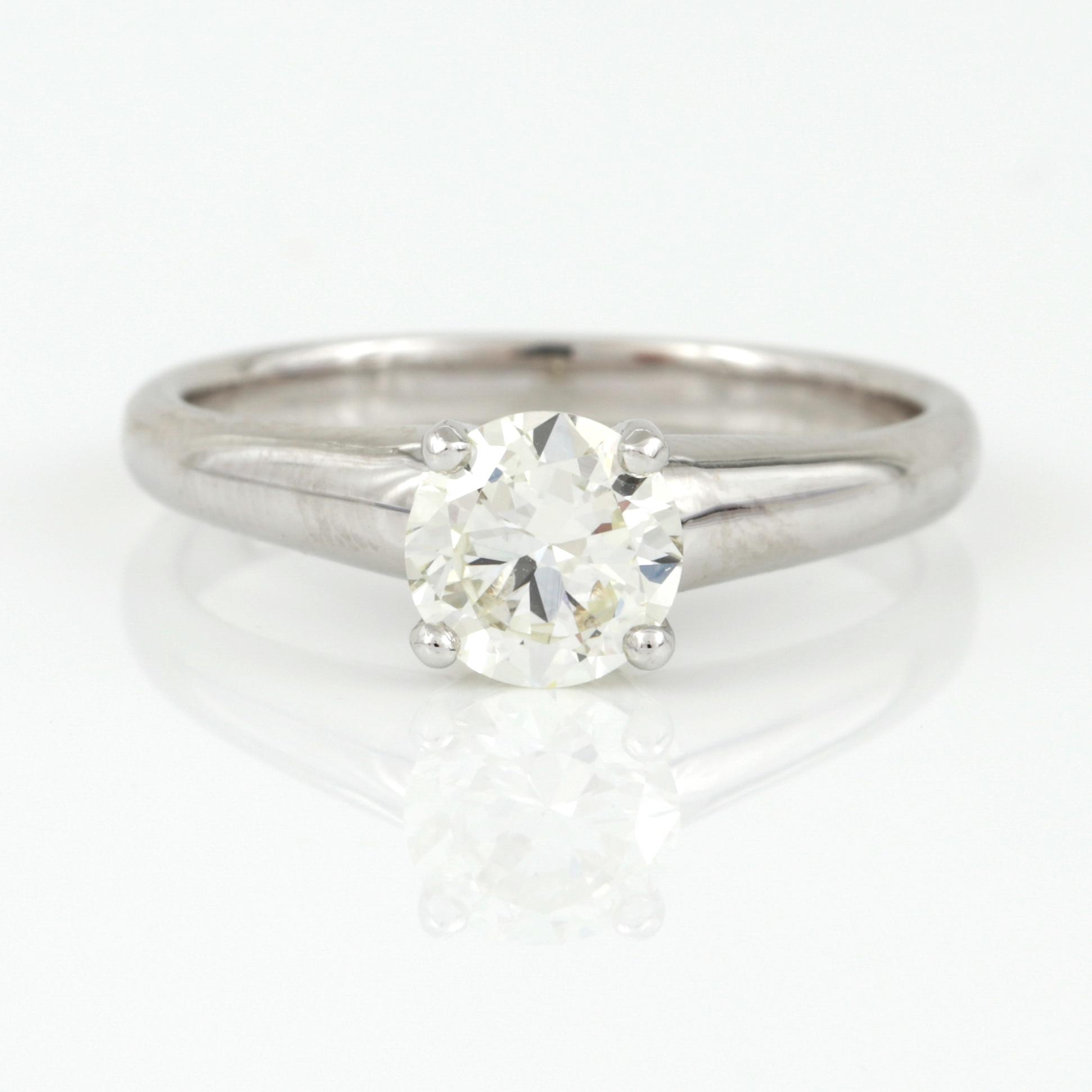RING, enstenring, 18K vitguld med briljantslipad diamant, 0,90 ct. Vikt 4,14 g.