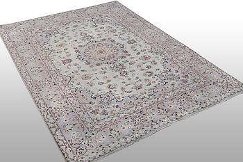 A carpet, Kashan, ca 292 x 202 cm.