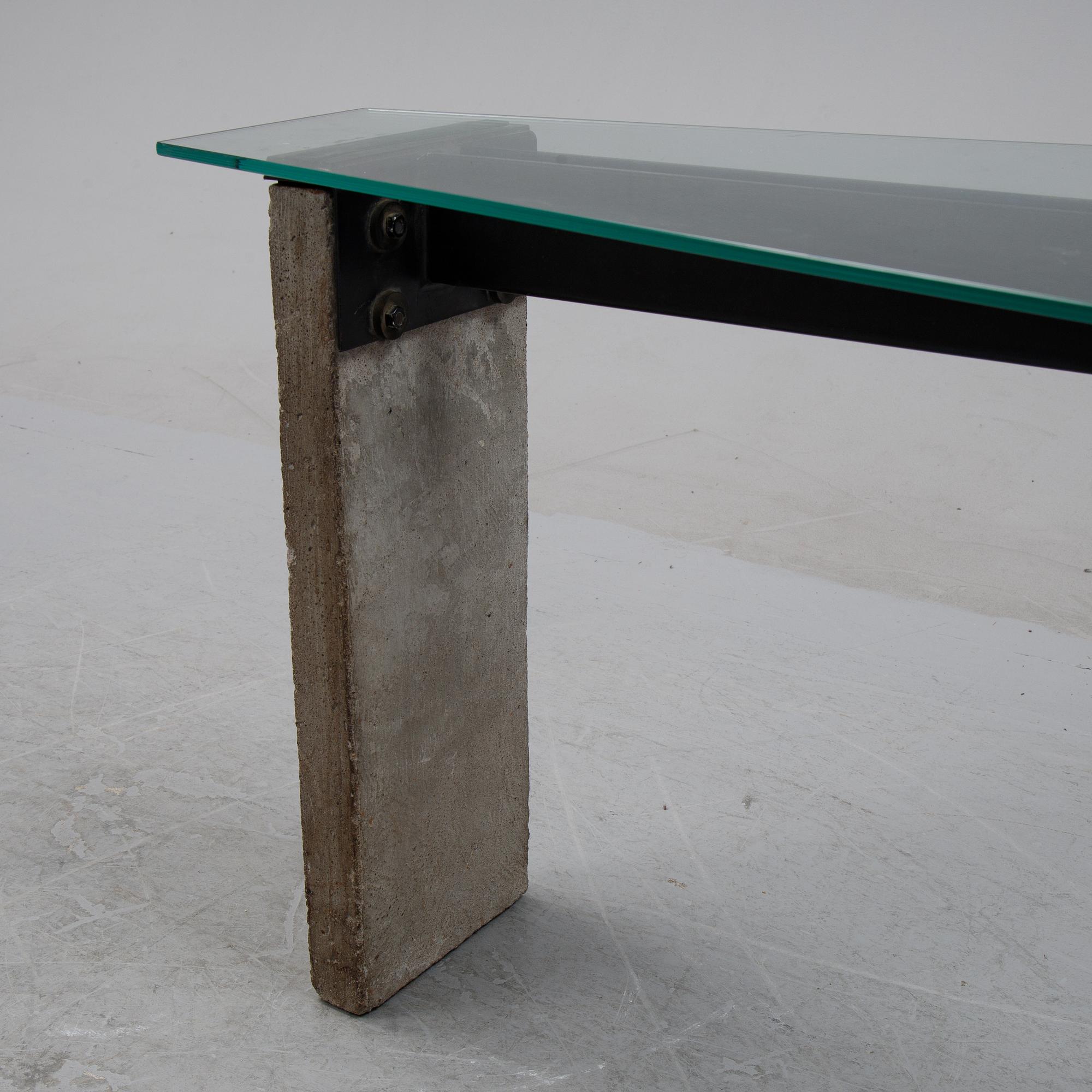 A 'Concrete' table by Jonas Bohlin for Källemo, end of the 20th Century.