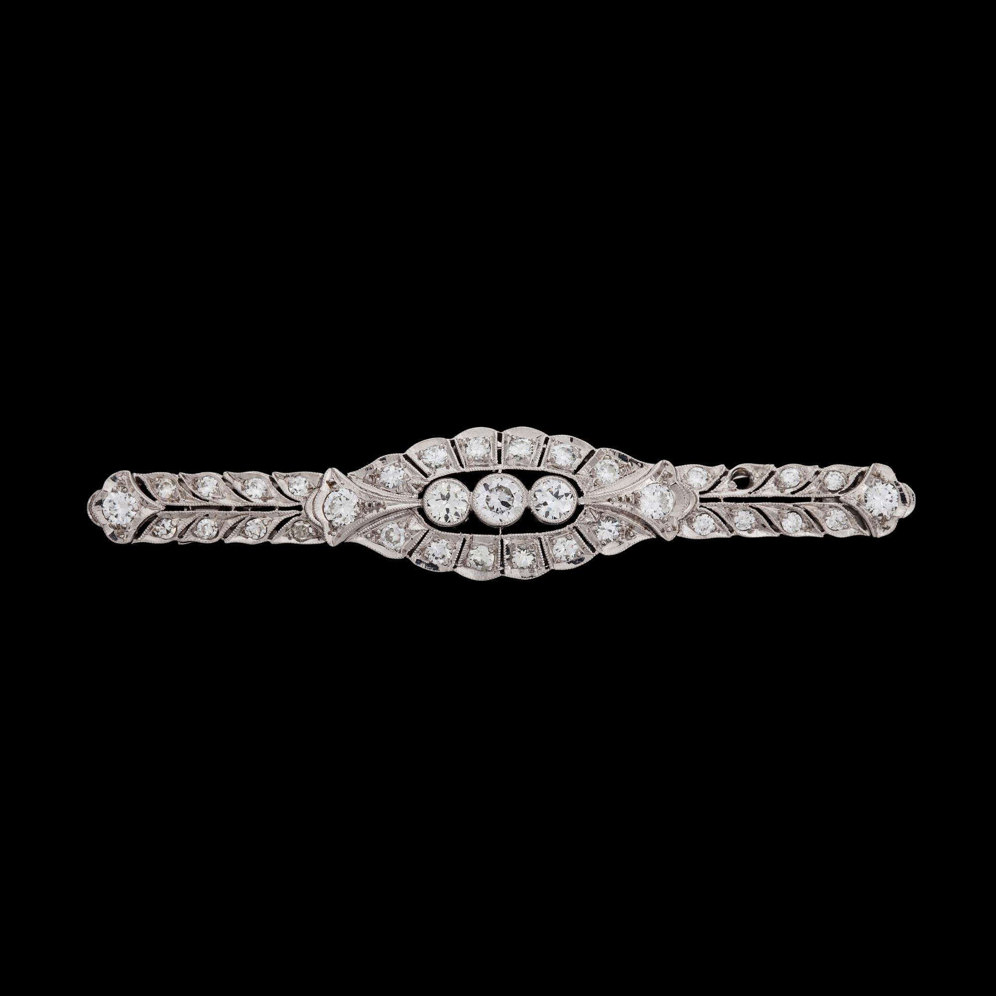 BROSCH, 35 briljantslipade diamanter, tot. ca 1.60 ct, G Dahlgren & Co, Malmö, 1948.