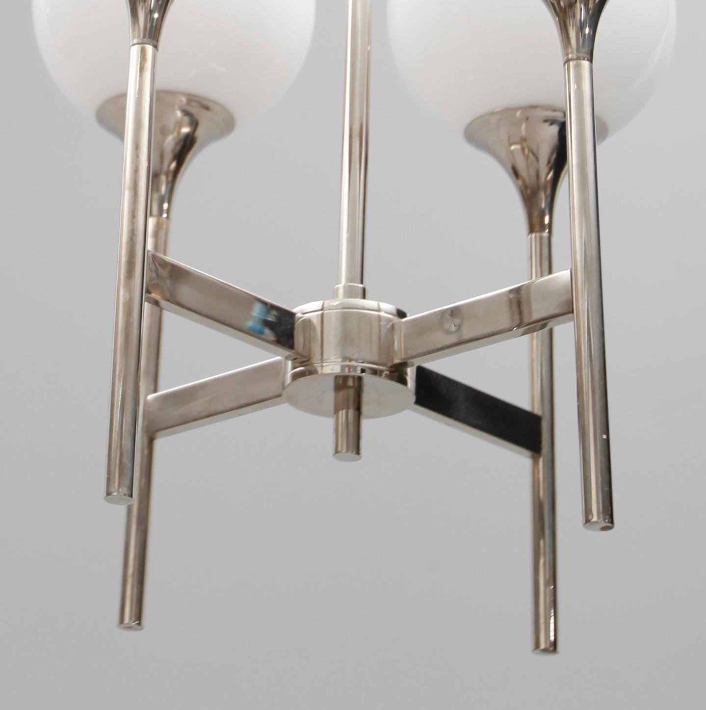 TAKLAMPA, 1900-talets andra kvartal. Höjd 62 cm.