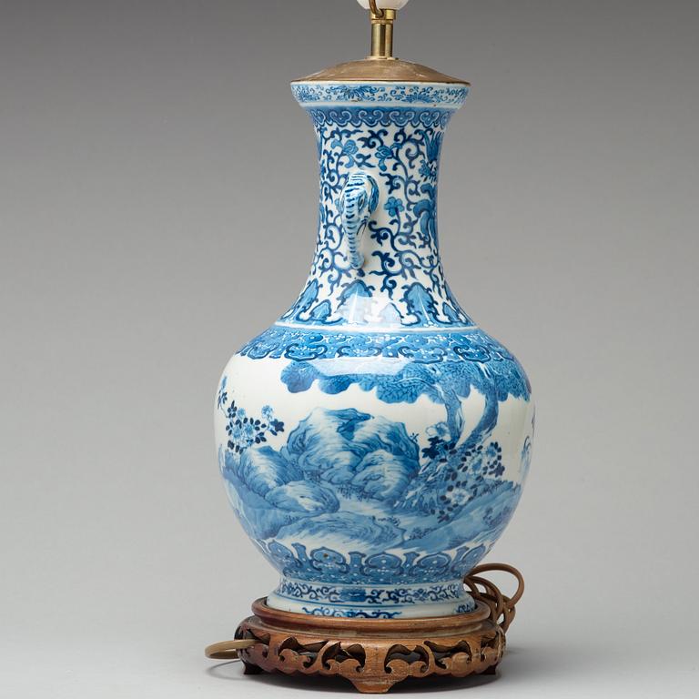 A blue and white 'three rams' vase, late Qing dynasty (1644-1912).