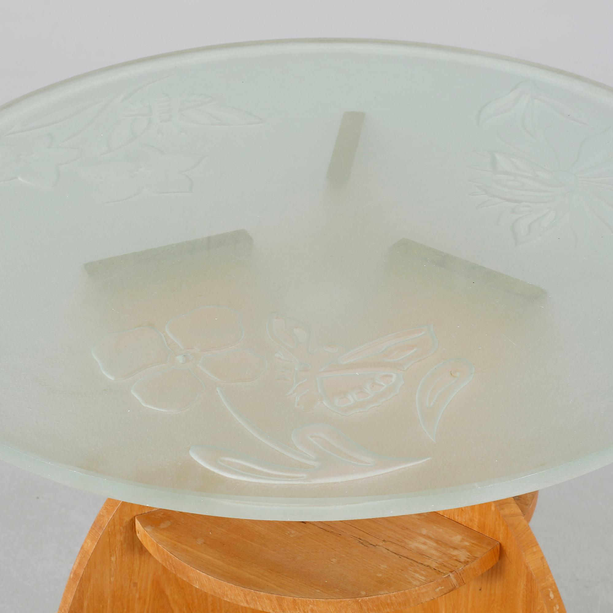A 1940s table.