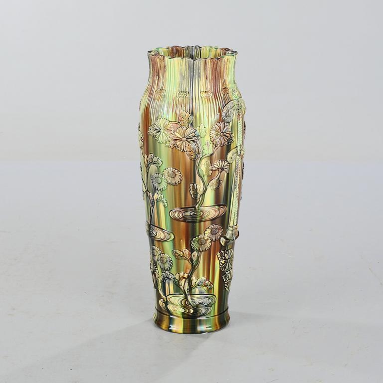 GOLVVAS, majolika, 1900-tal.