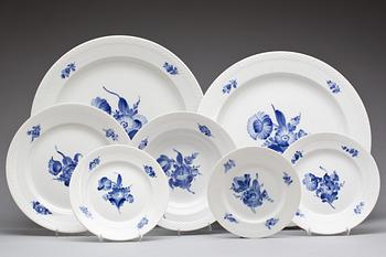 MATSERVIS, 82 delar, "Blå Blomst", Royal Copenhagen.
