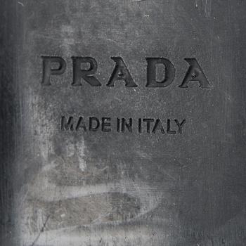 SKOR, Prada.
