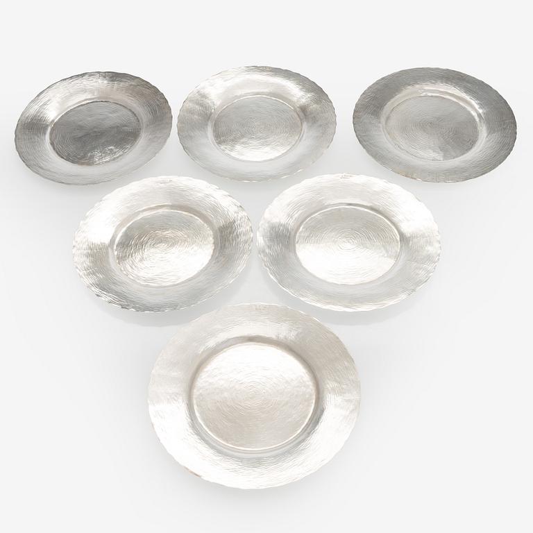Tapio Wirkkala, lautasia, 6 kpl, hopeaa, TW 140, Kultakeskus, Hämeenlinna 1976-79.