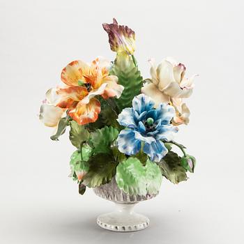 Bordsdekoration, porslin, Capodimonte Italien 1900-talets mitt.