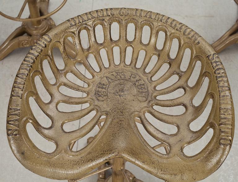 BARSTOLAR, 4 st, gjutjärn, USA.