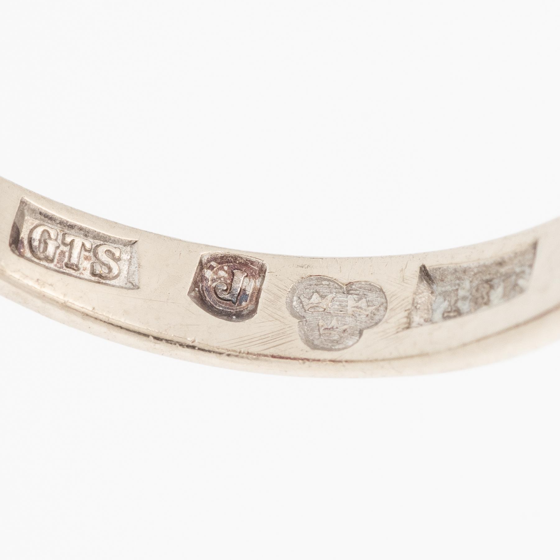 Ring, carved, 18K white gold with a ruby and old-cut diamonds.