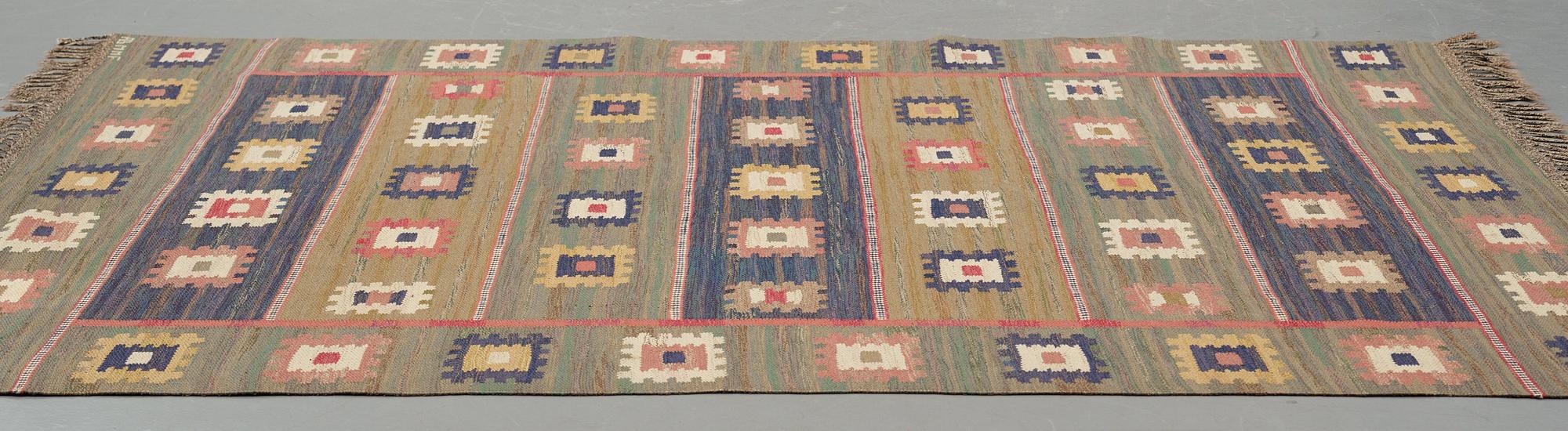 Märta Måås-Fjetterström, Matta, "Grön äng", rölakan, ca 255-258 x 201,5 cm, signerad AB MMF.