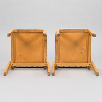 Alvar Aalto, a pair of 1960/1970s '612' chairs for Artek.