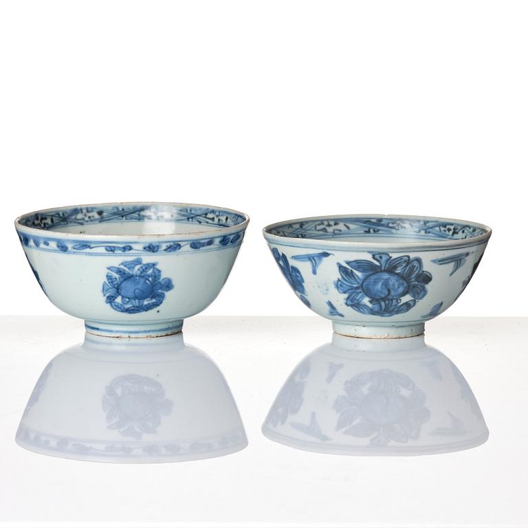 A set of five blue and white bowls, Ming dynasty (1368-1644).