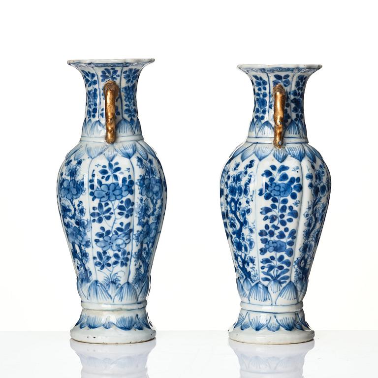 A pair of blue and white vases, Qing dynasty, Kangxi (1662-1722).