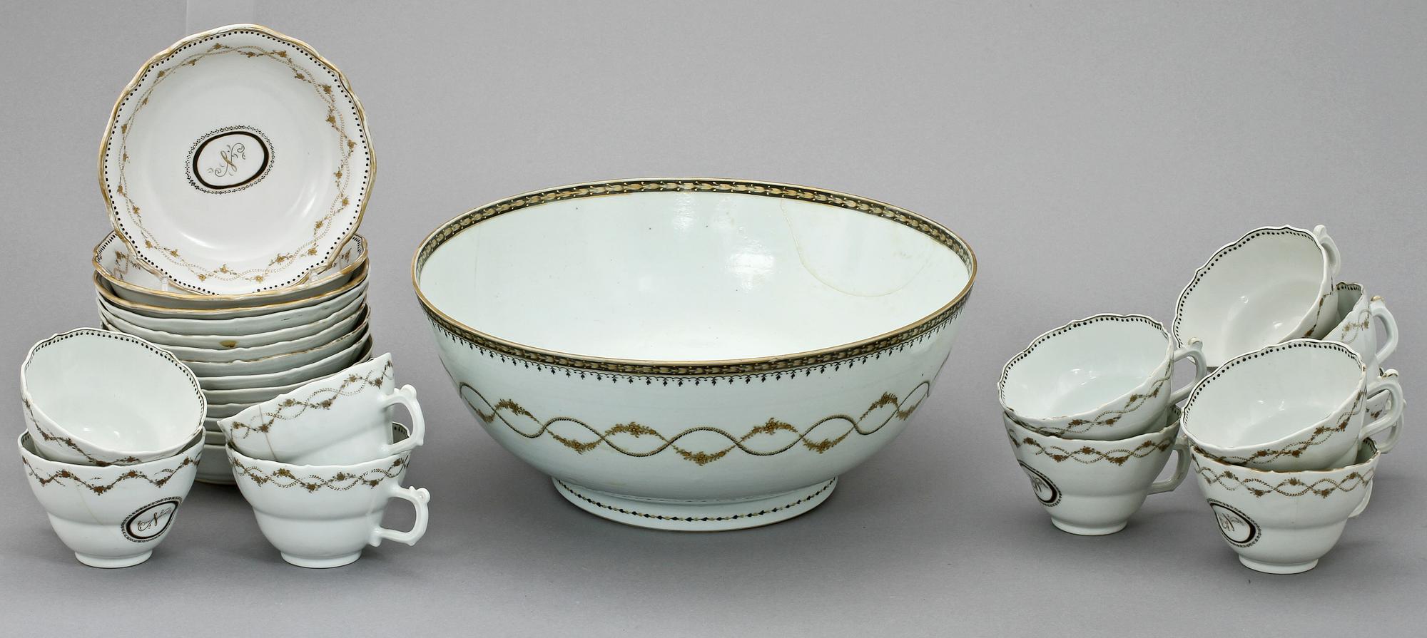 BÅLSKÅL samt KAFFEKOPPAR, 11 st, porslin, Kina, 1700/1800-tal.