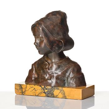 Girl with bonnet.