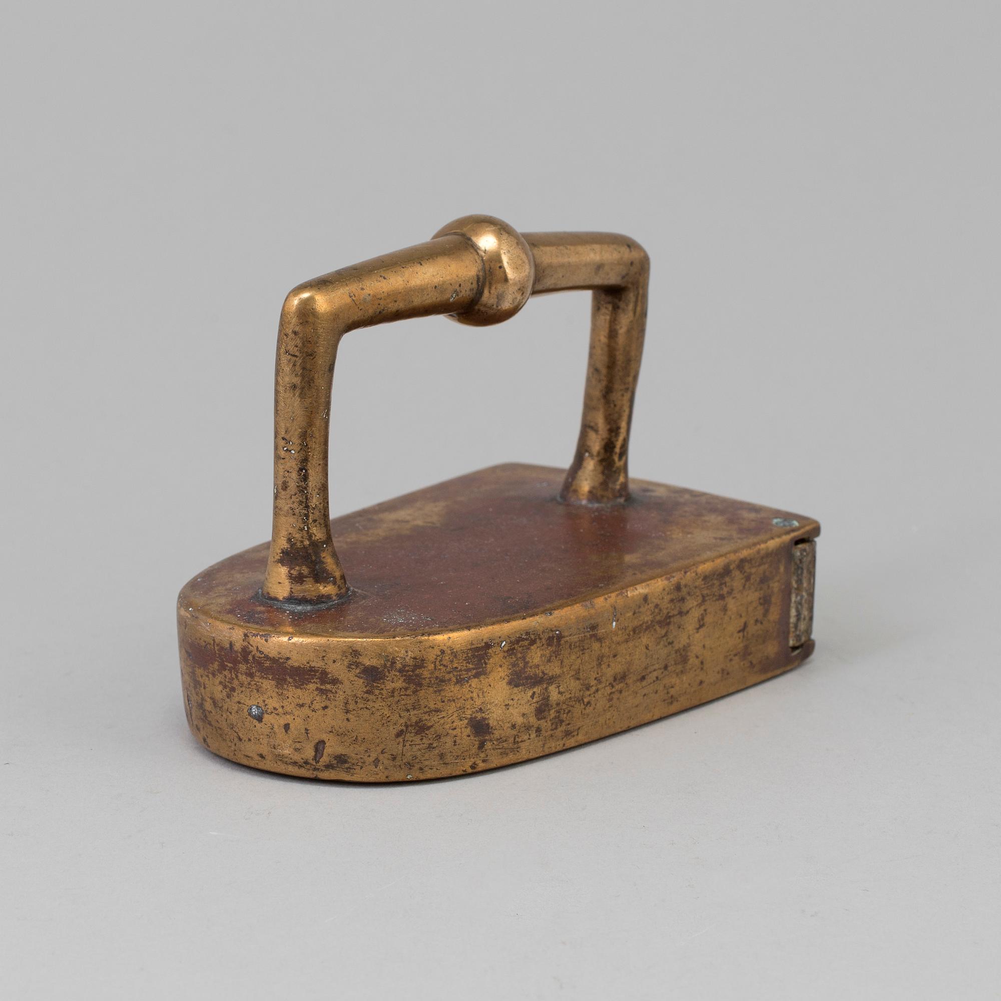 STRYKJÄRN, brons, 1600-tal.