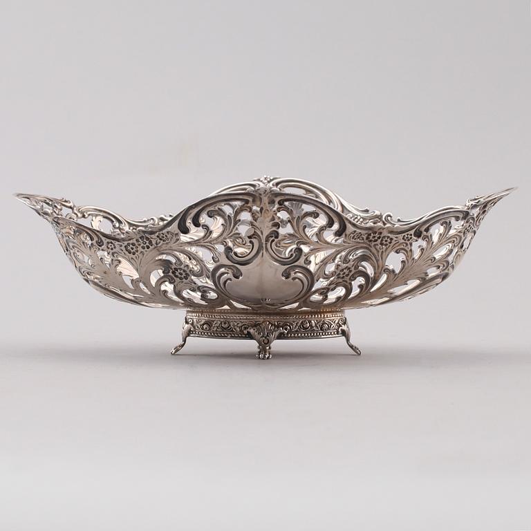 SKÅL, silver (835), rokokostil, 1900-talets första hälft. Vikt ca  240 gram.