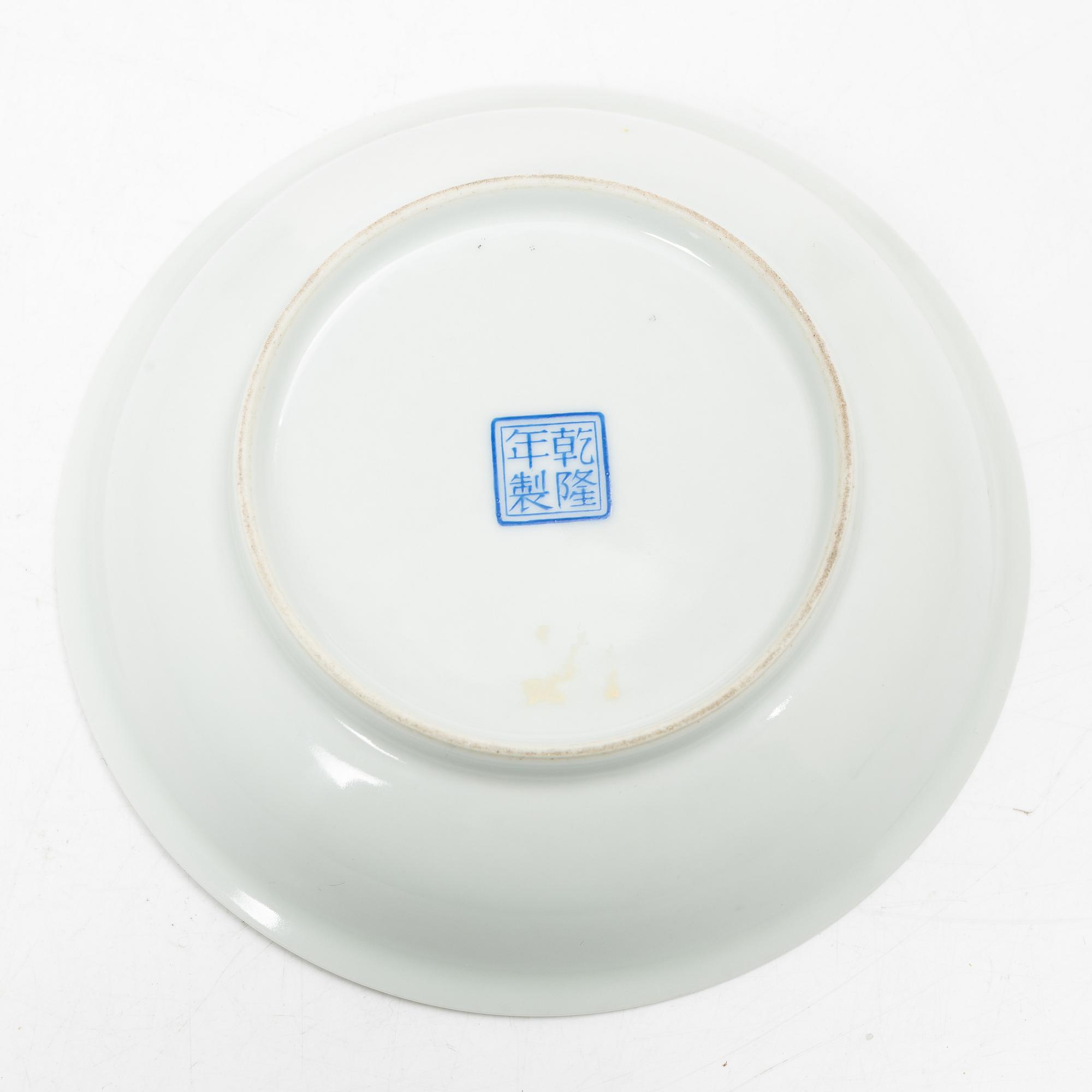 Skålar, två stycken samt skålfat, porslin, Kina, 1900-tal.