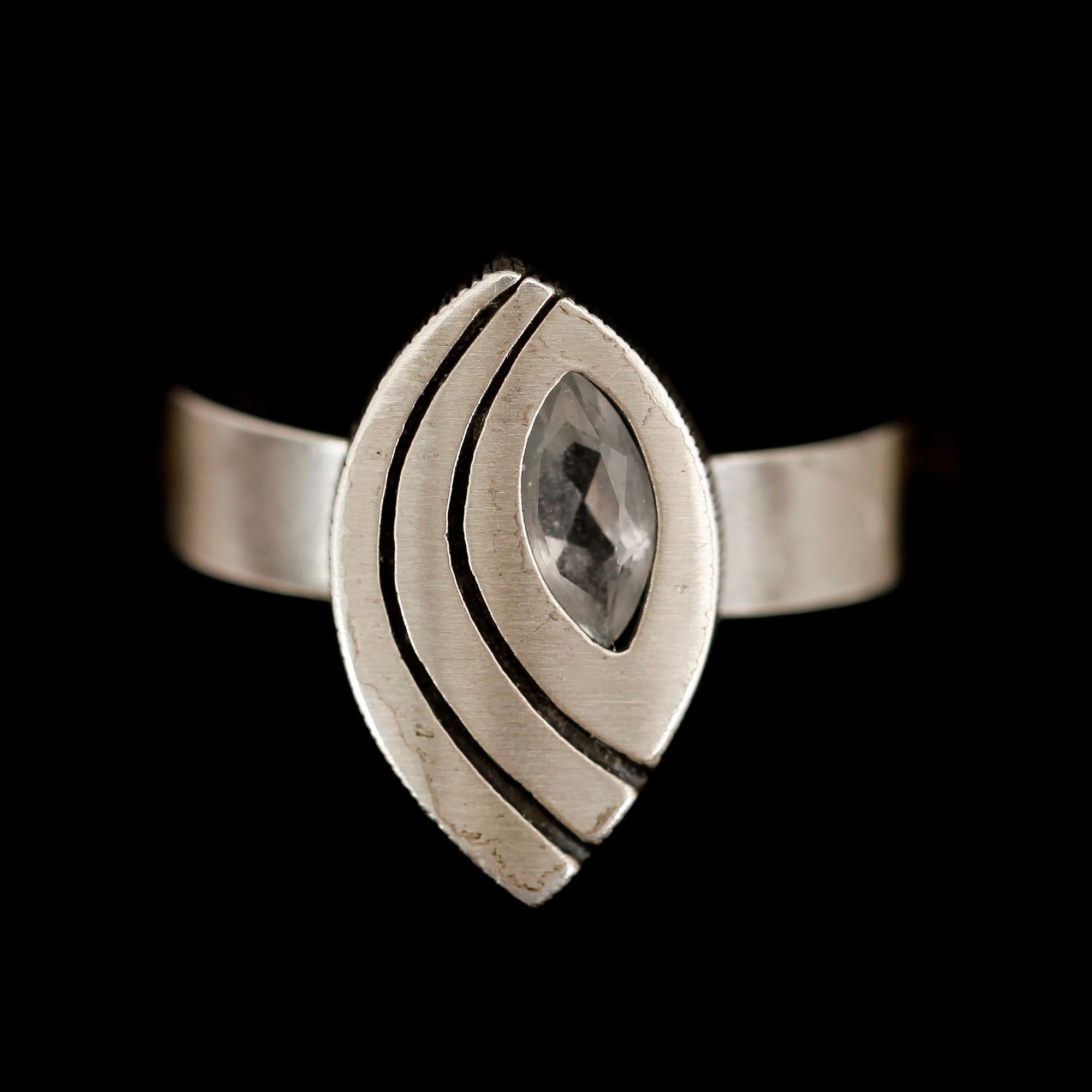 HALSBAND, ÖRHÄNGEN,1 par SAMT RING, silver, Karl Laine, Finland. Total vikt 28 g.