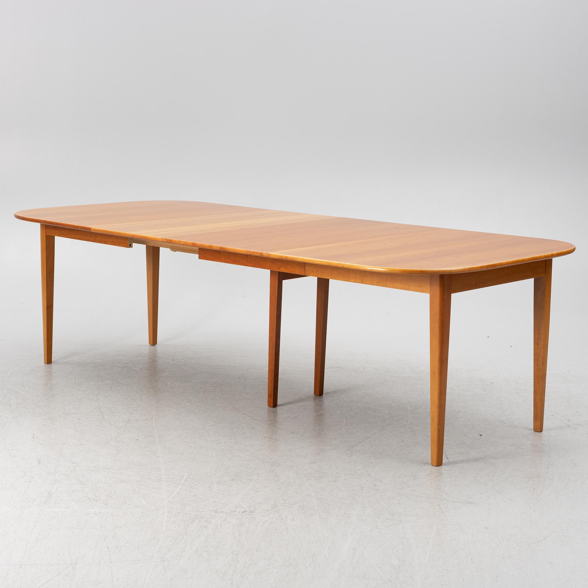 Josef Frank, A model B947 dining table, Svenskt Tenn, post 1985.