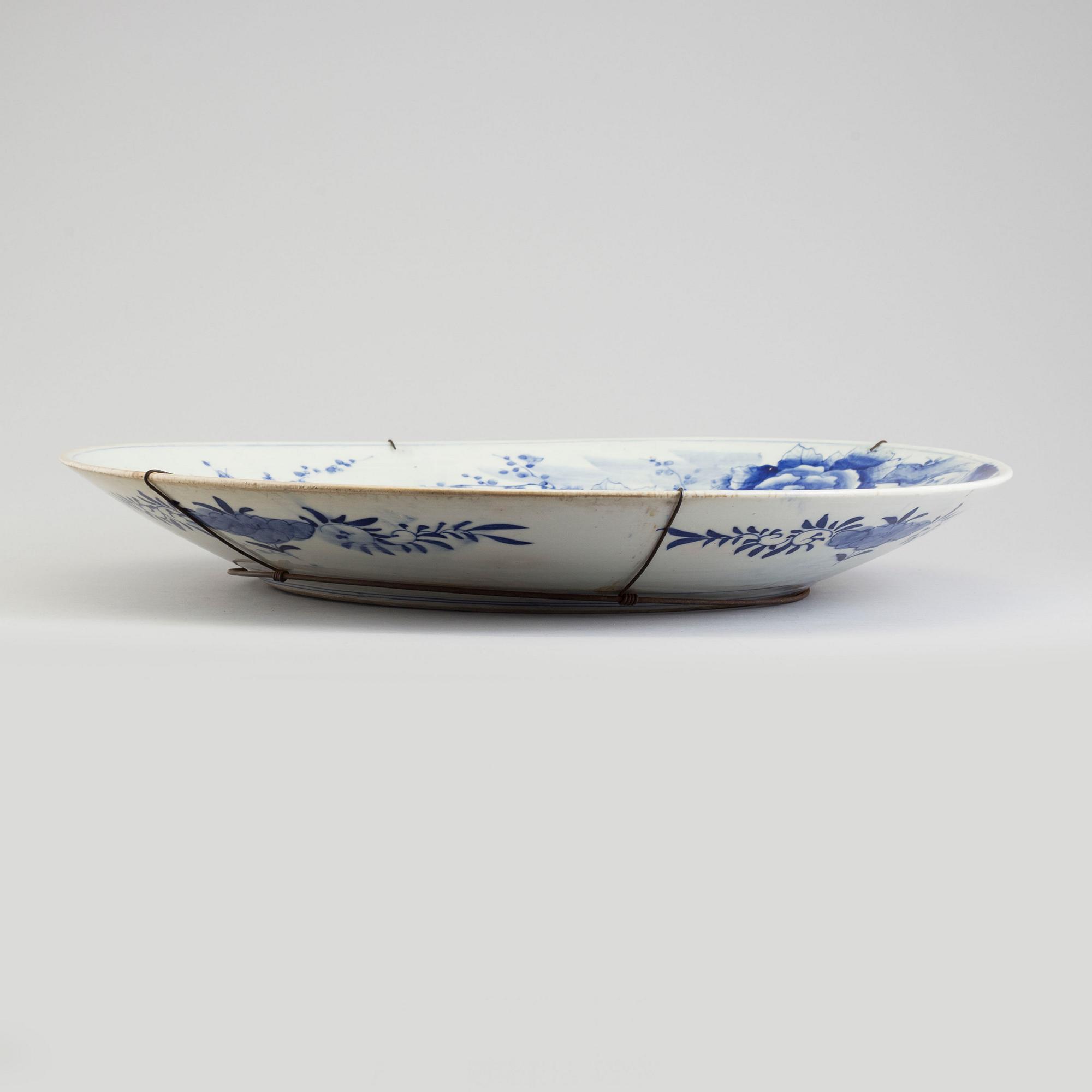 PRAKTFAT, porslin. Japan, 1900-tal.