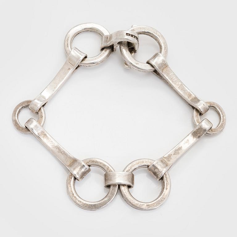 Bertel Gardberg, bracelet, silver, Turun Hopea, Åbo 1977.