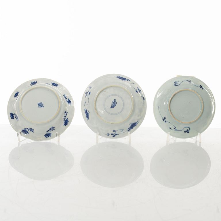 Tre koppar och tre fat, porslin, Kina, Qingdynastin, Kangxi (1662-1722).